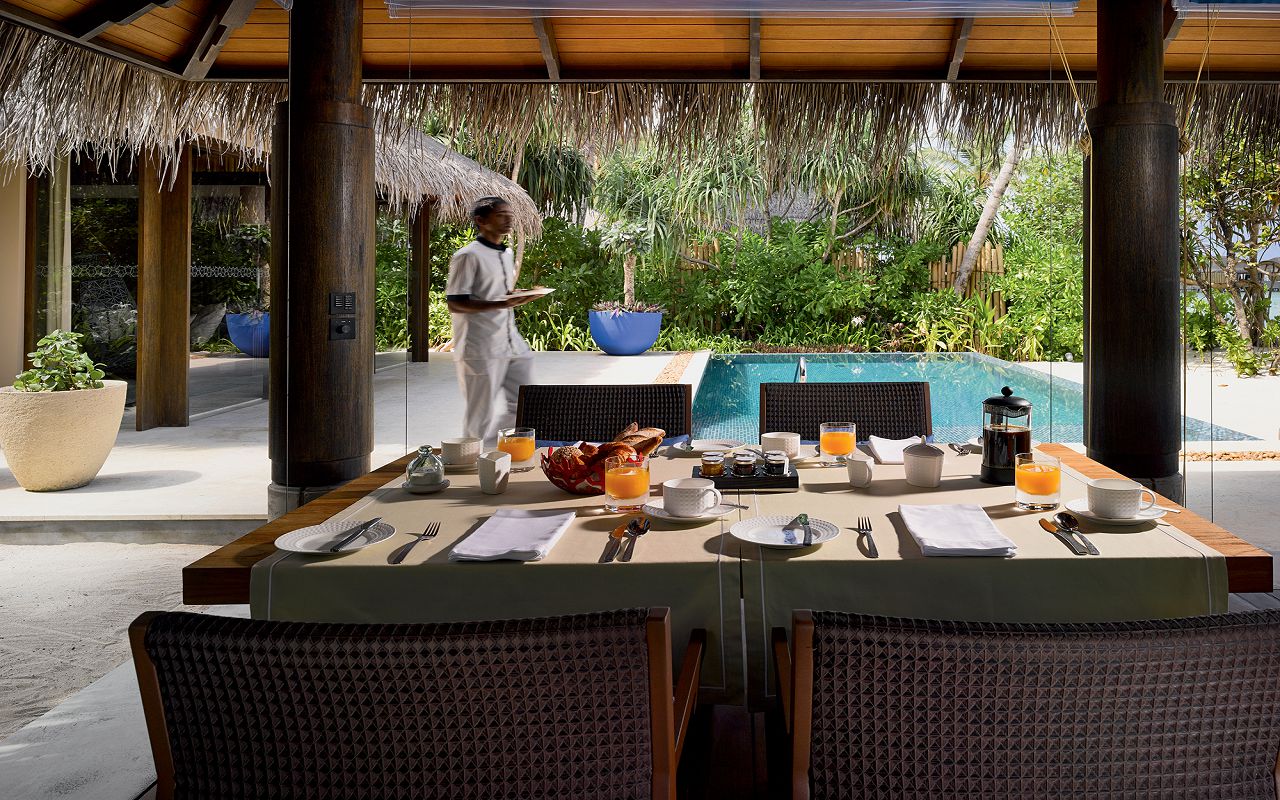 08 - Beach Pool Villa - Outdoor Dining Area