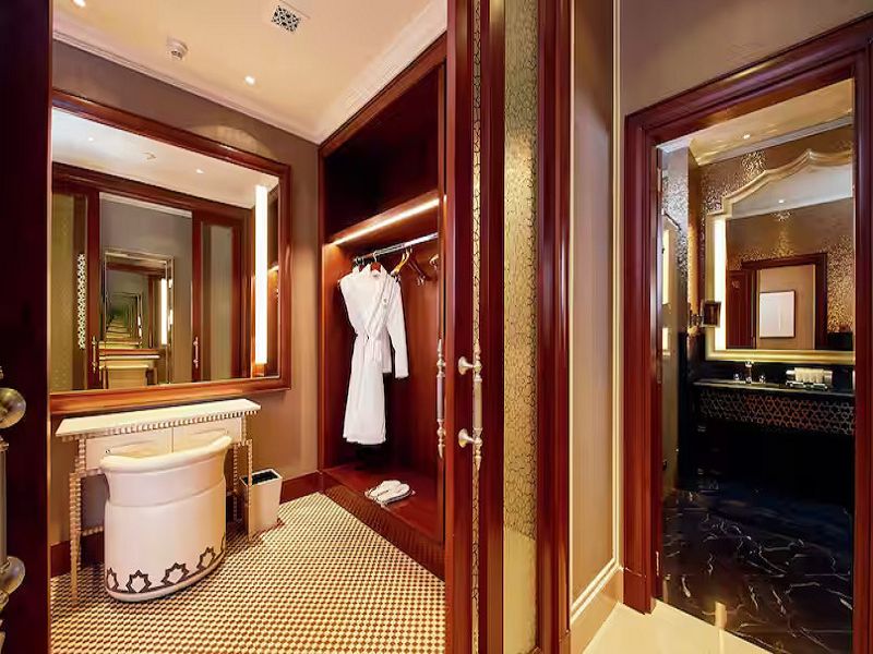 2-bedroom-suite-bathroom