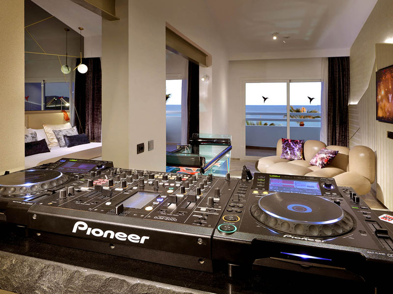 27_pioneer-suite-img_5974