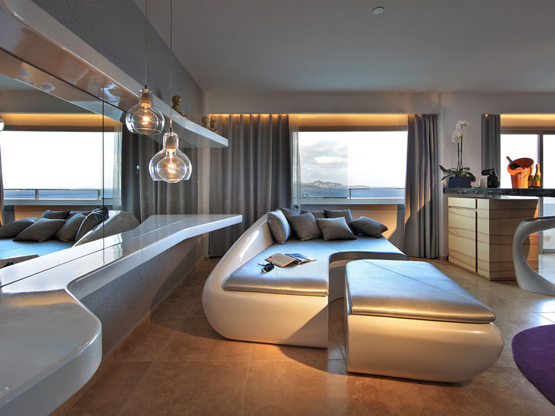 48_ushuaia-beach-hotel-anything-can-happen-suite2