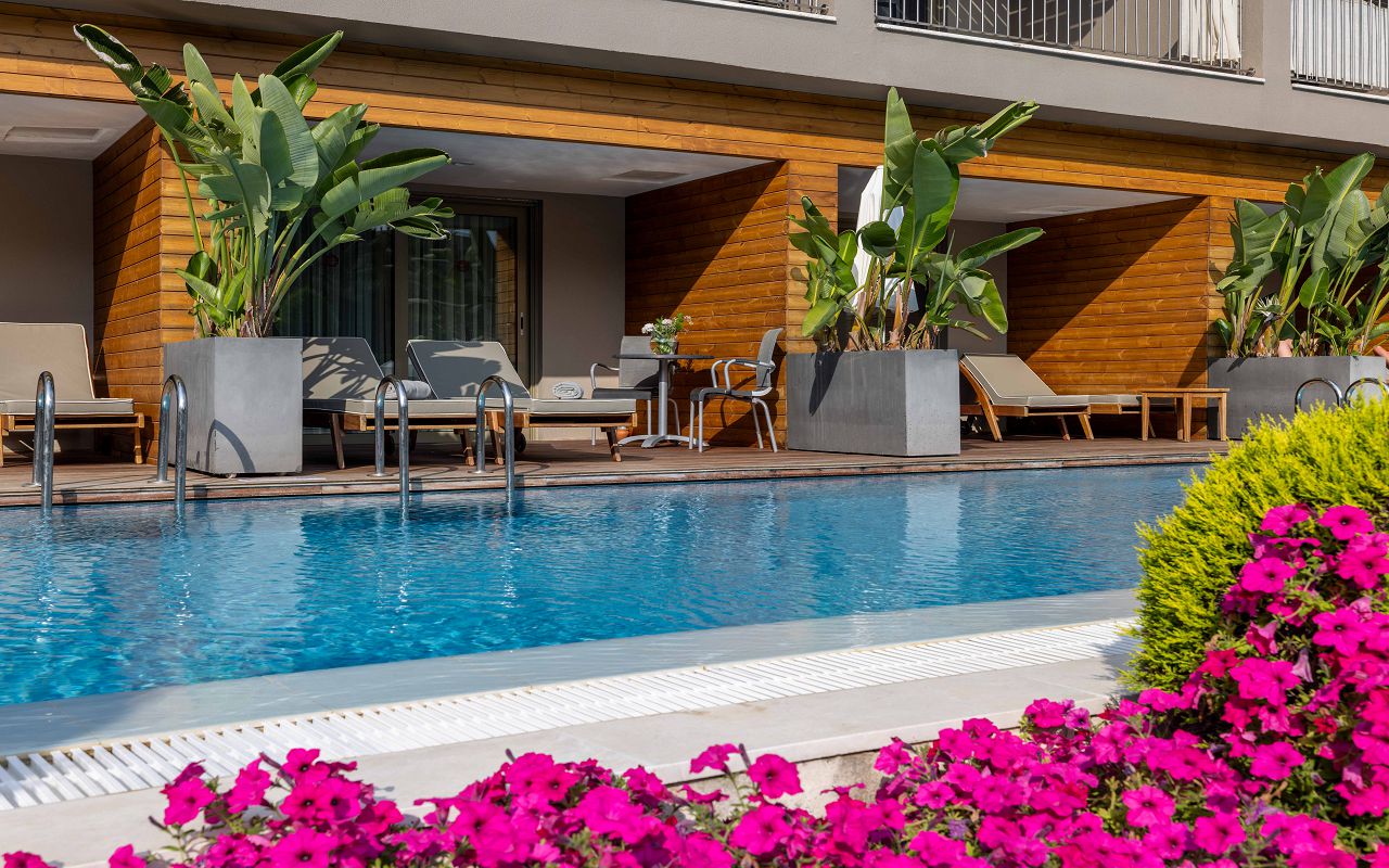 Barut Hemera Deluxe Swim Up-4