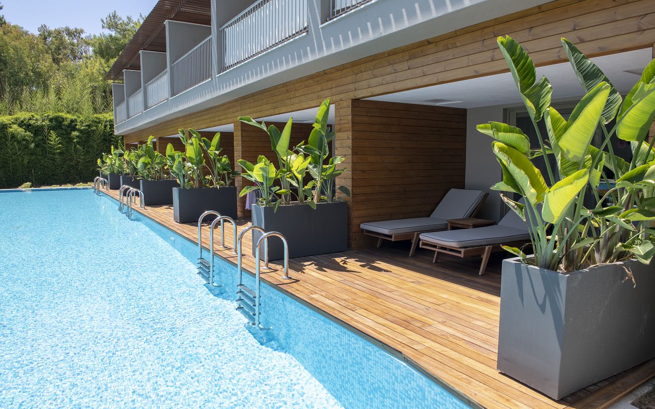 Barut Hemera Deluxe Swim Up-8