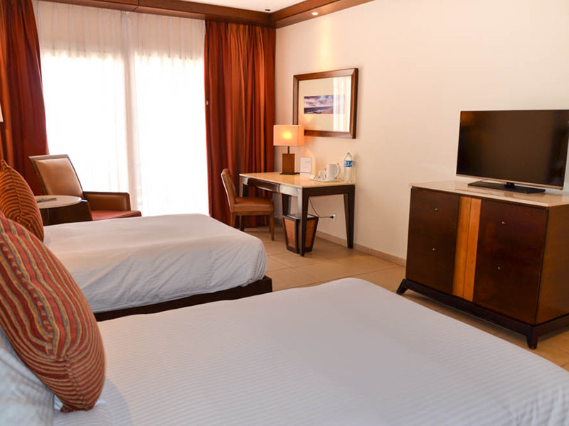 Club Rotana Room (5)