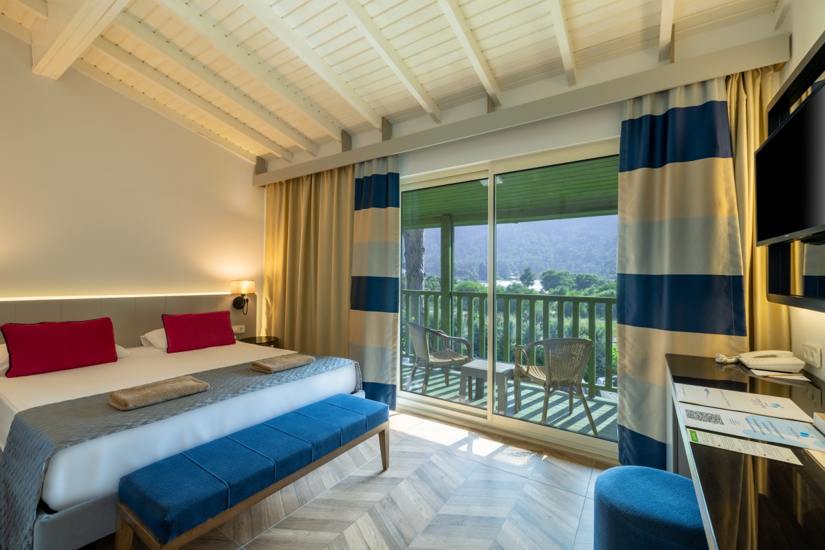 Deluxe Family Room (2)