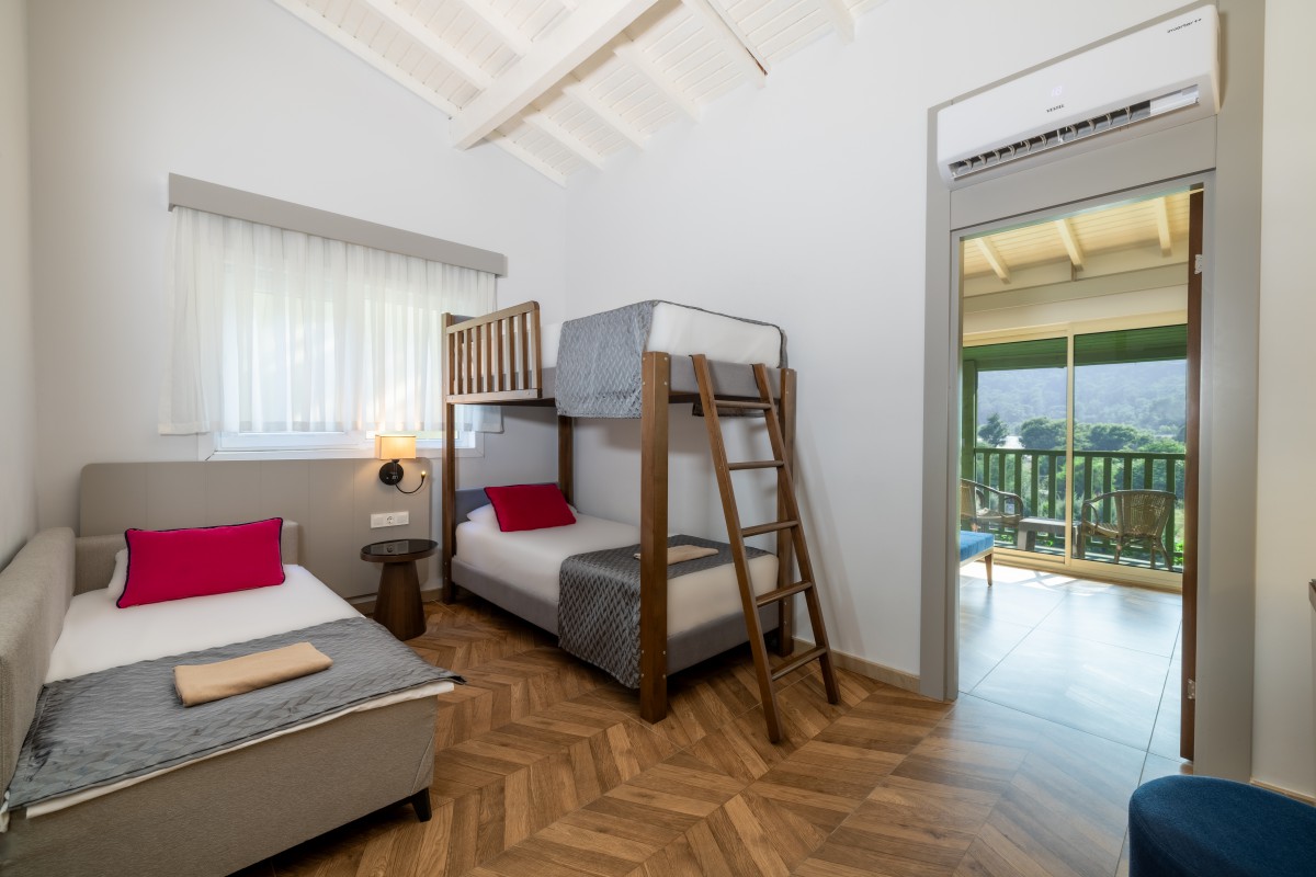 Deluxe Family Room (6)