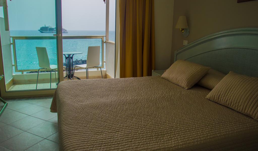 Double or Twin Room with Sea View2-min