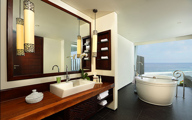 Ocean Front Suite4