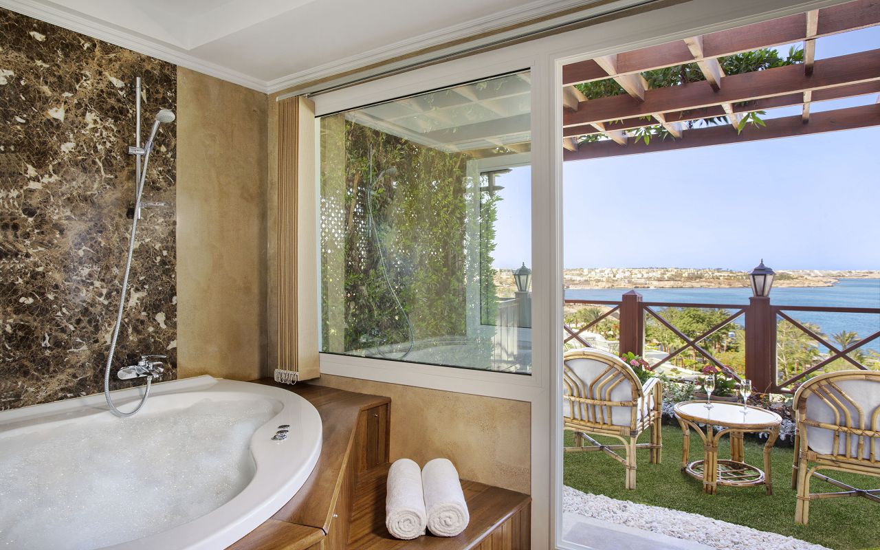 Premium Jacuzzi Rooms with Sea View 03