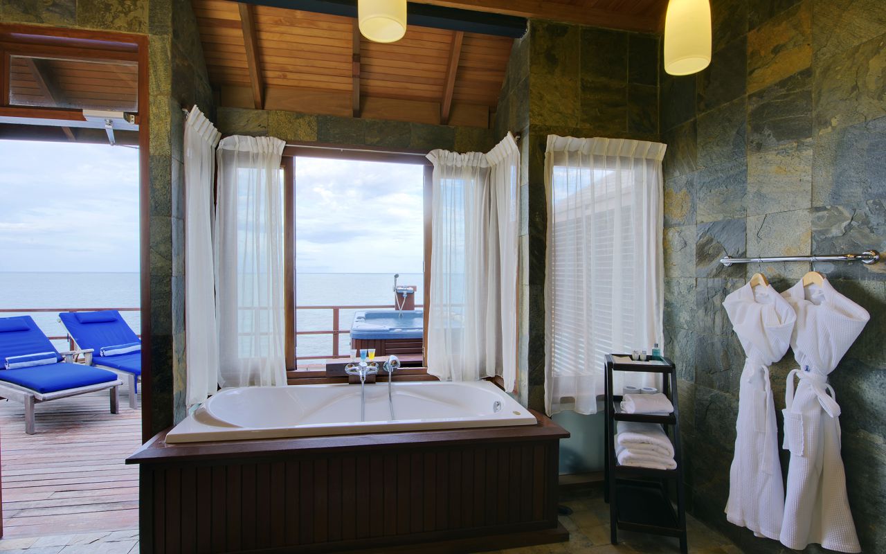 Prestige Jacuzzi Water Villa (10)