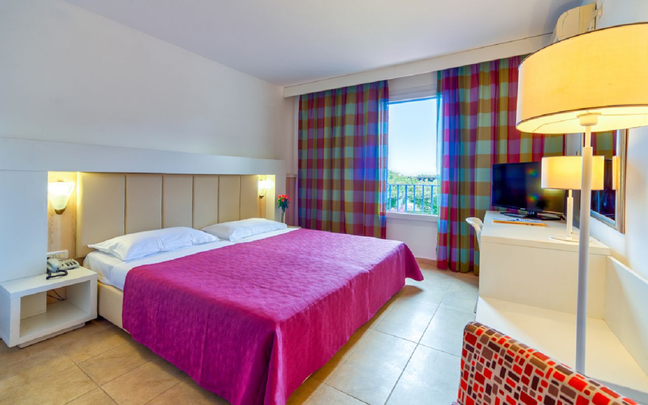 Slovenska-Plaza-double-twin-room4