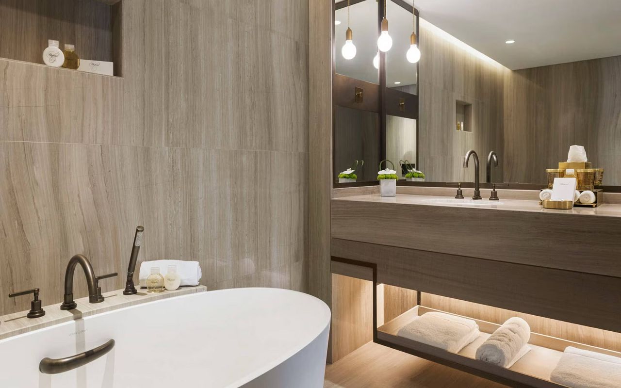 jumeirahbeachhotelsuitebathroom_landscape