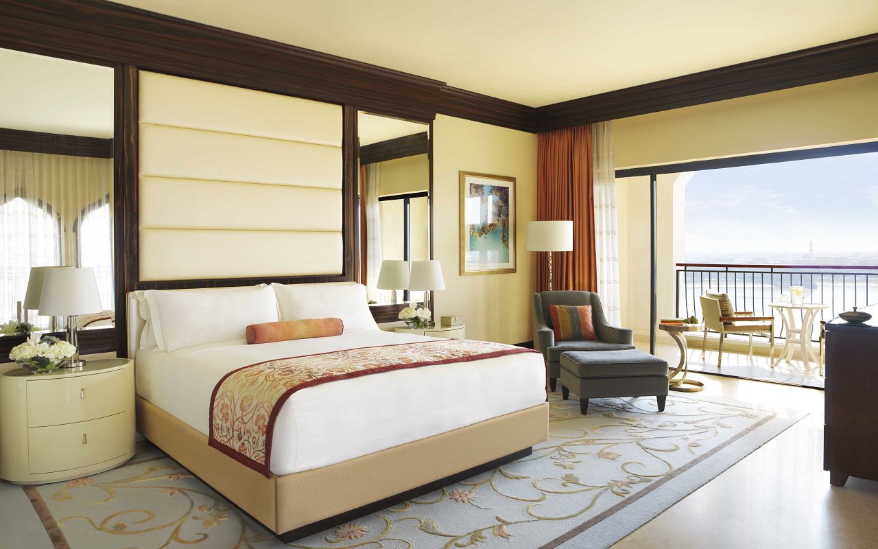 the_ritz-carlton_abu_dhabi_grand_canal_deluxe_room1