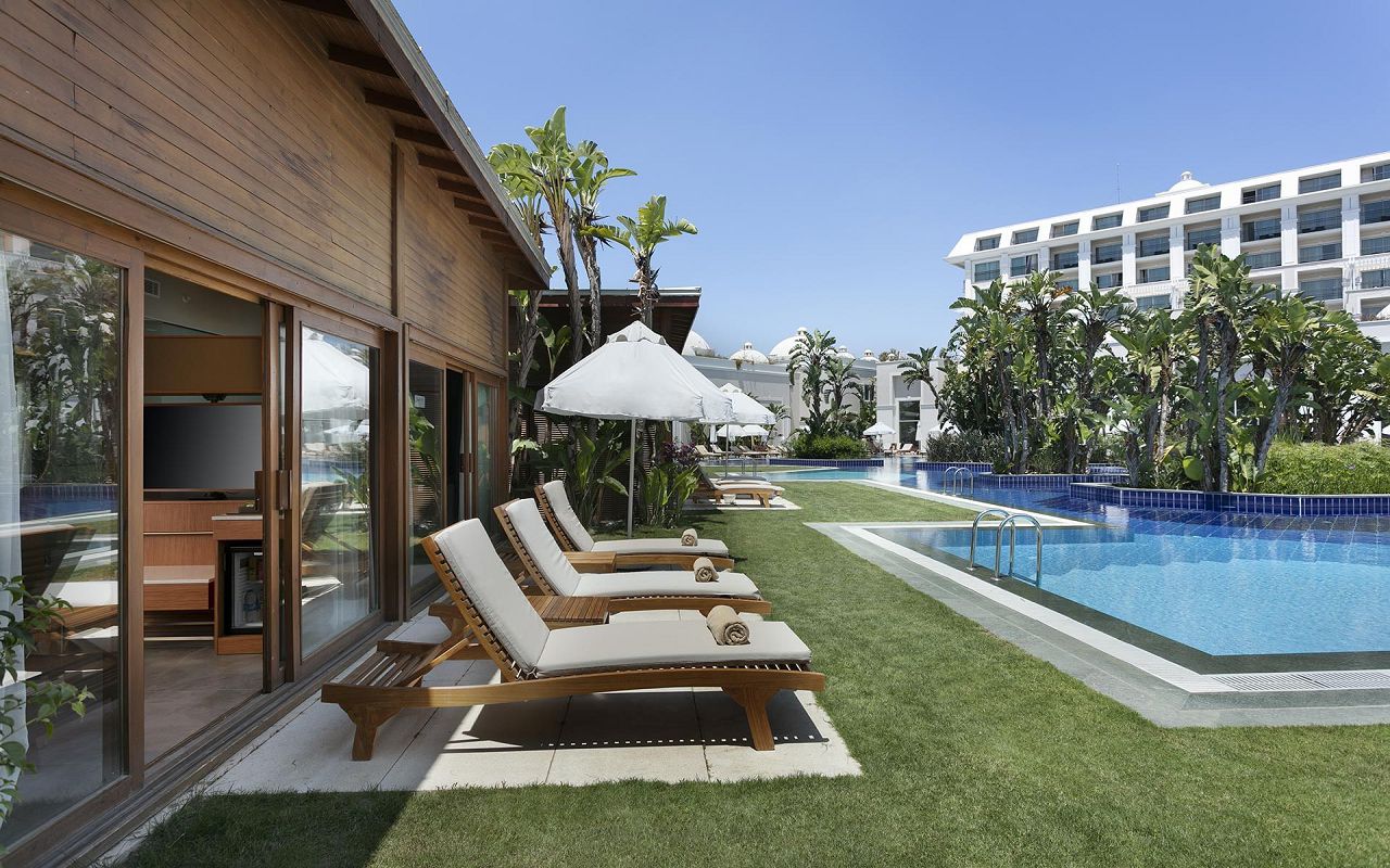 titanic-deluxe-golf-belek-bali-house-swim-up-1