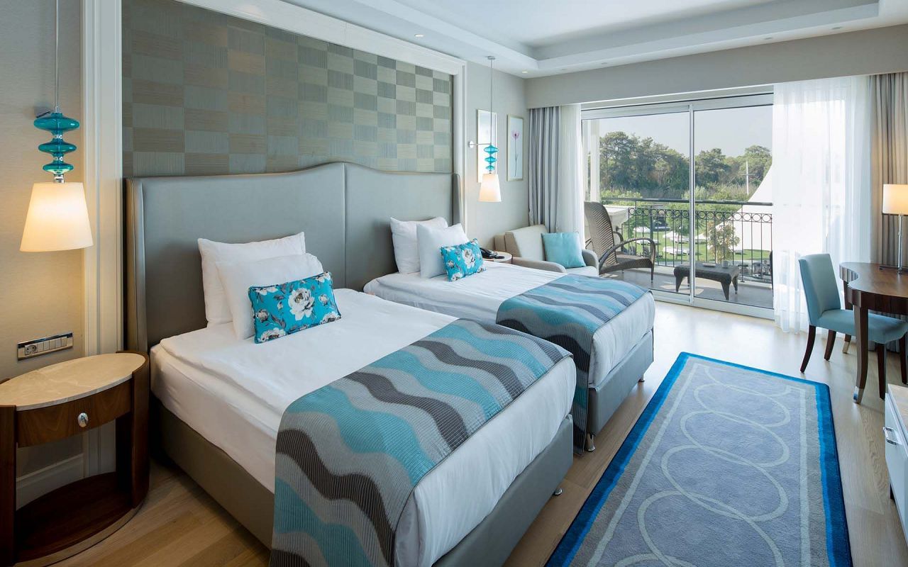 titanic-deluxe-golf-belek-family-pool-balcony-suite-1