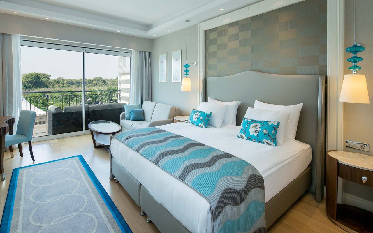 titanic-deluxe-golf-belek-family-pool-balcony-suite-3 (1)