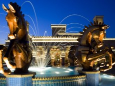 Horses and fountain in front of the al Qasr hotel in Dubai.