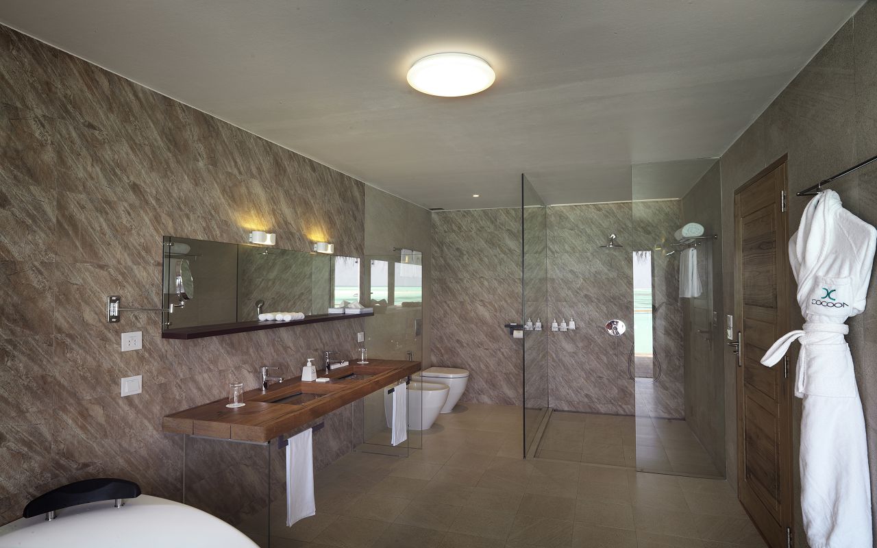 Lagoon Suite bathroom