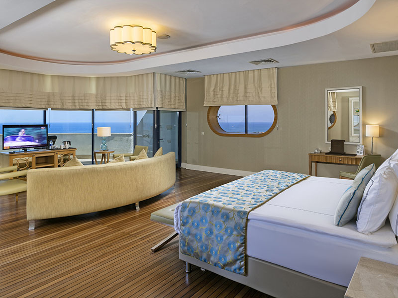 Titanic_Beach_Lara_Admiral_Suite_1