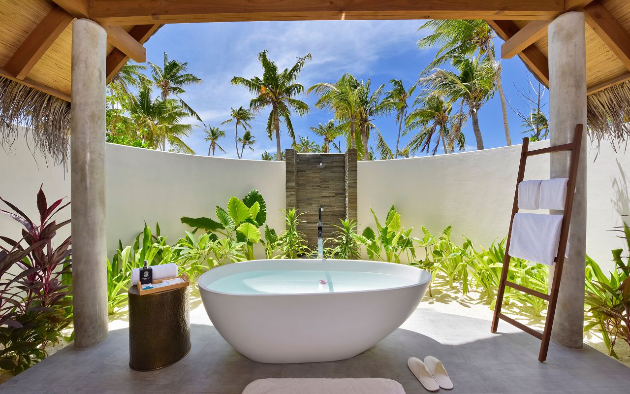 BEACH VILLA BATHROOM 01