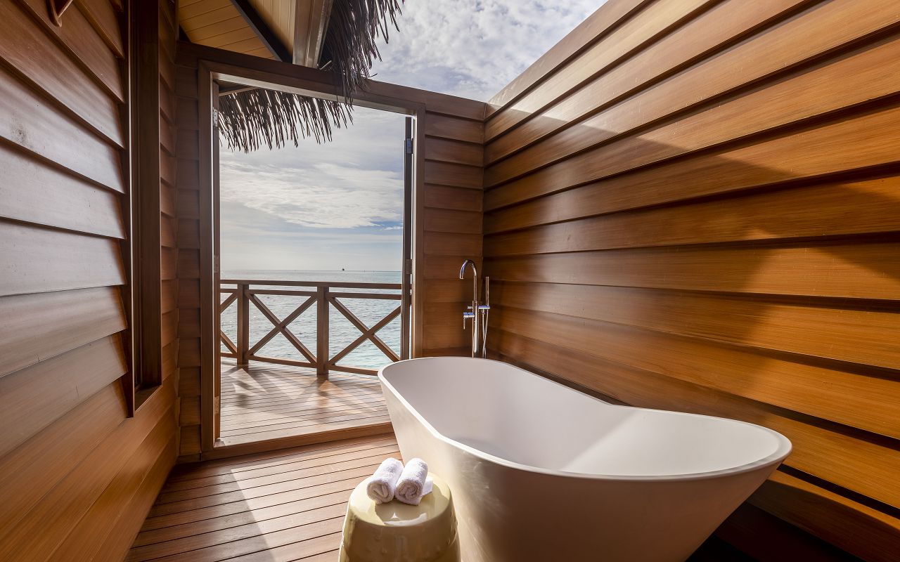 2_Over Water Sunset Villa_BathTub