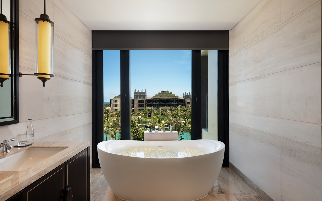 The Apurva Kempinski Bali_Grand Deluxe Ocean Court Bathroom 2