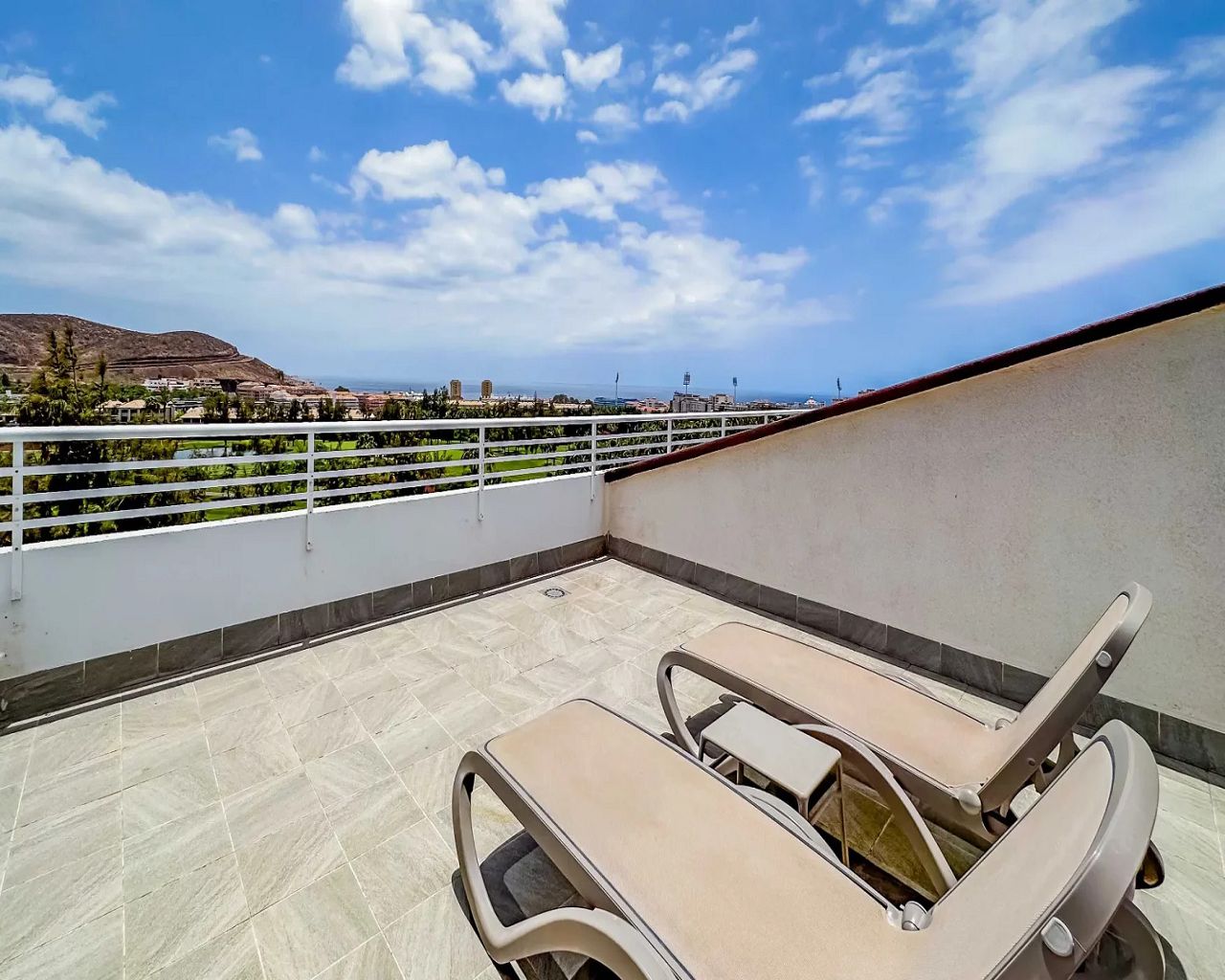 Duplex Balcony or Terrace, Golf View (5)