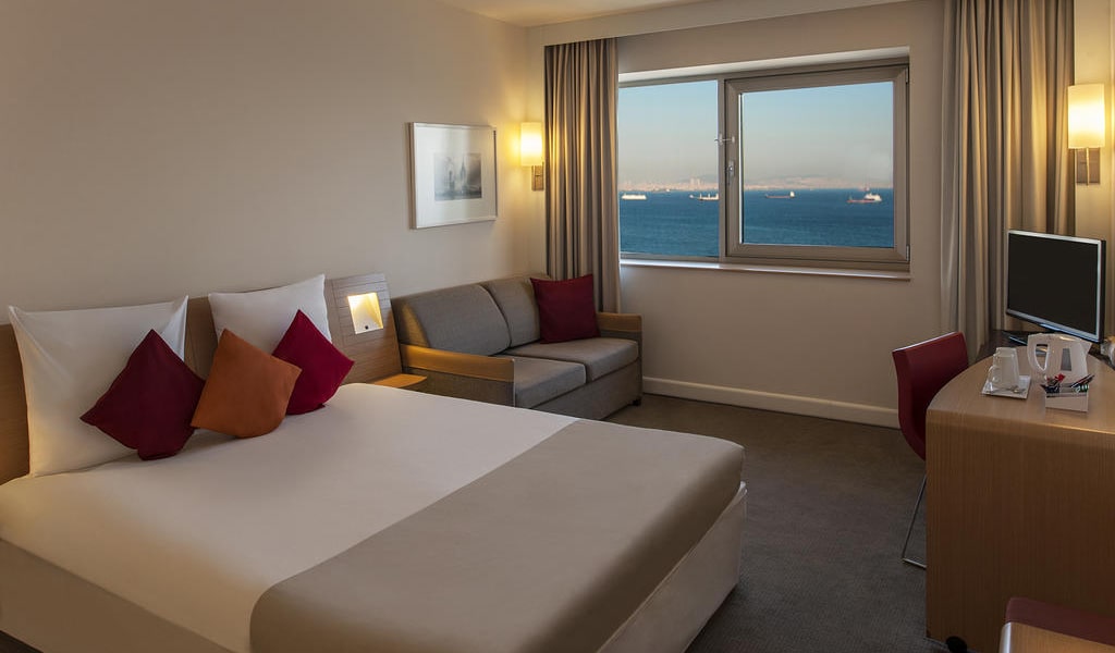 Executive Queen Room with Sofa 2-min