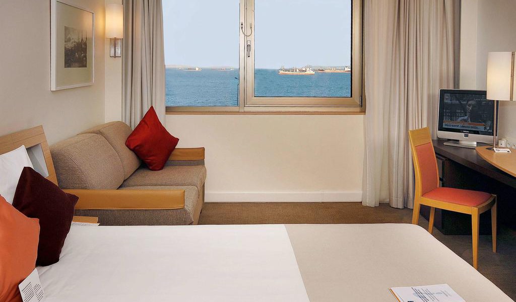 Standard Room With Queen Size Bed And Sofa 5-min
