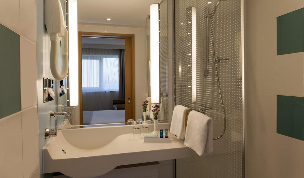 Standard Room with twin beds 2-min