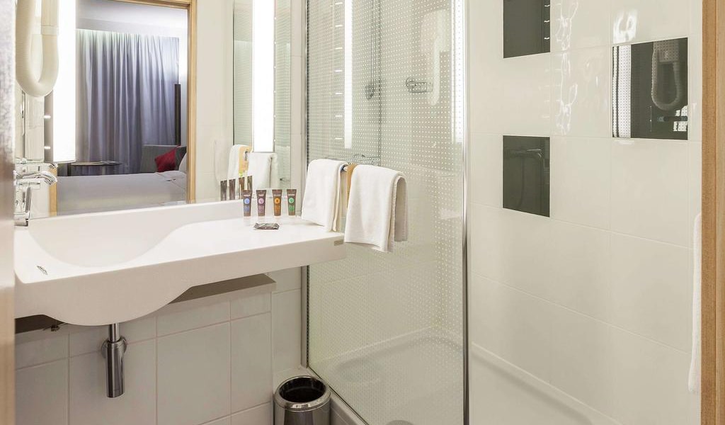 Standard Room with twin beds 3-min