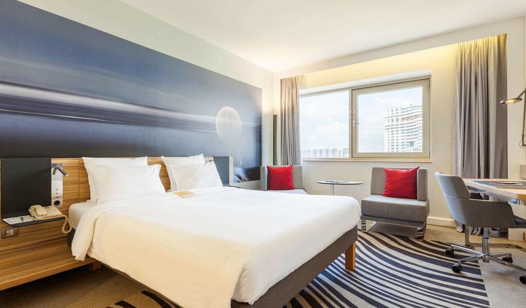 Superior Room with Queen Size Bed-min