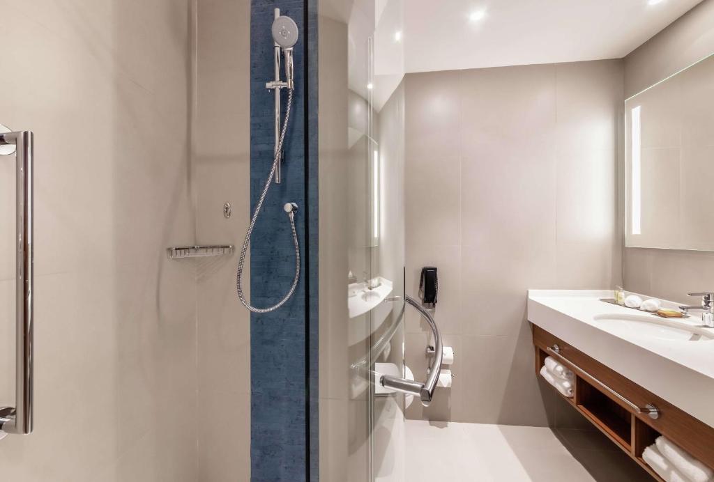 Standard Guest Room (2)