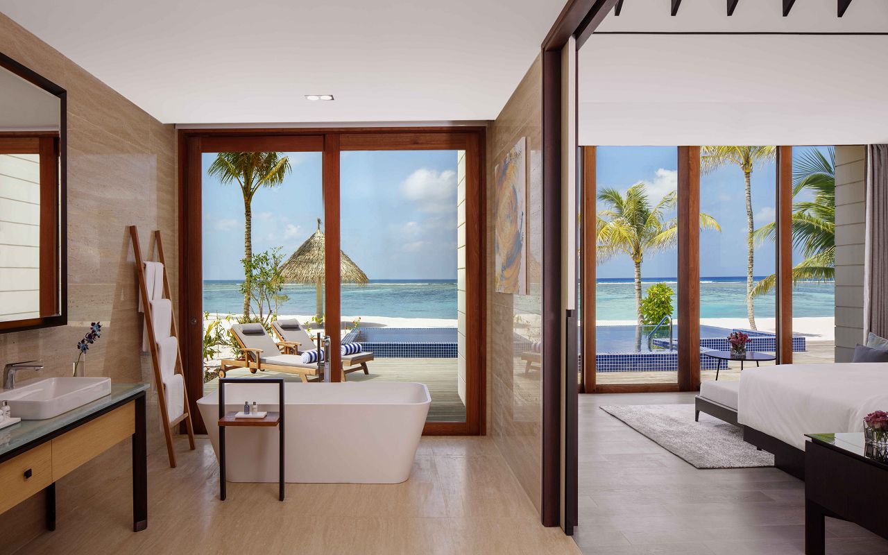 3 Bedroom Beach Suite Villa - Master Bedroom _ Bathroom