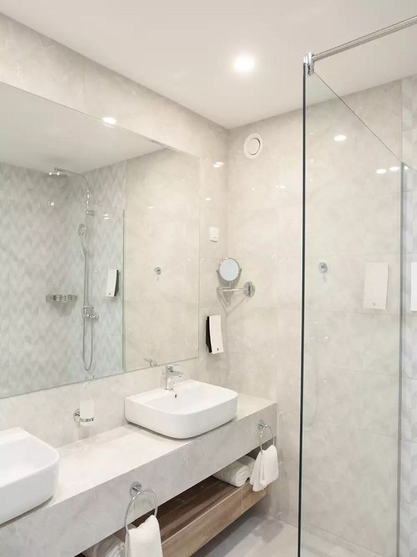 AnyConv.com__abrm-rooms-premium-suite-bathroom