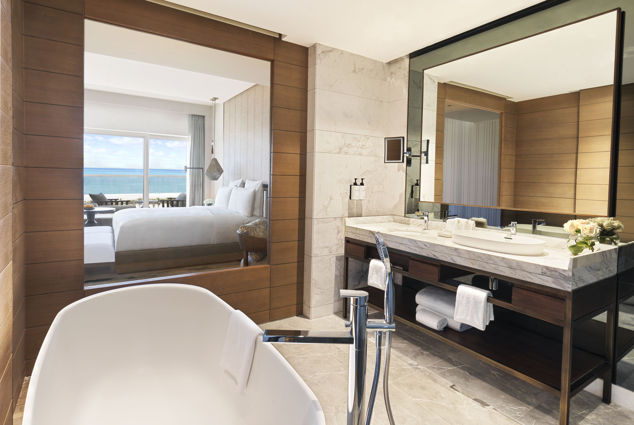 Club Sea View Suite - Bathroom