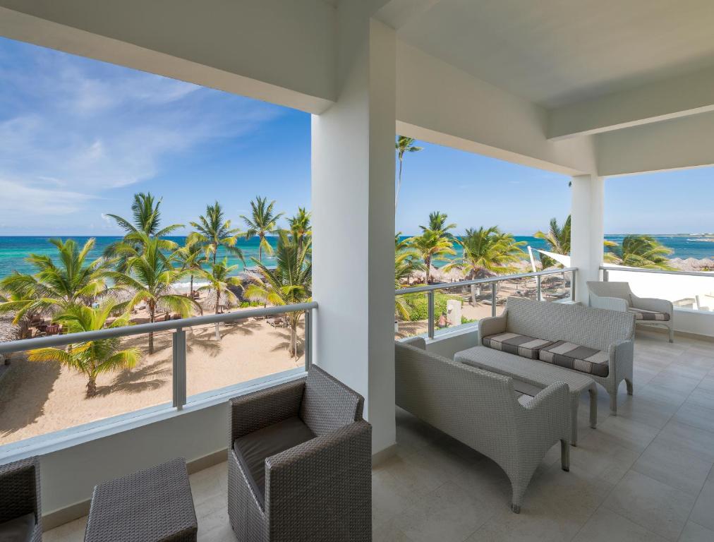 Luxury Presidential Ocean Front Terrace One Bedroom Suite Diamond Club (1)