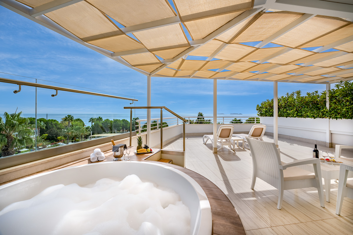 deluxeterraceroomwithjacuzzi-06