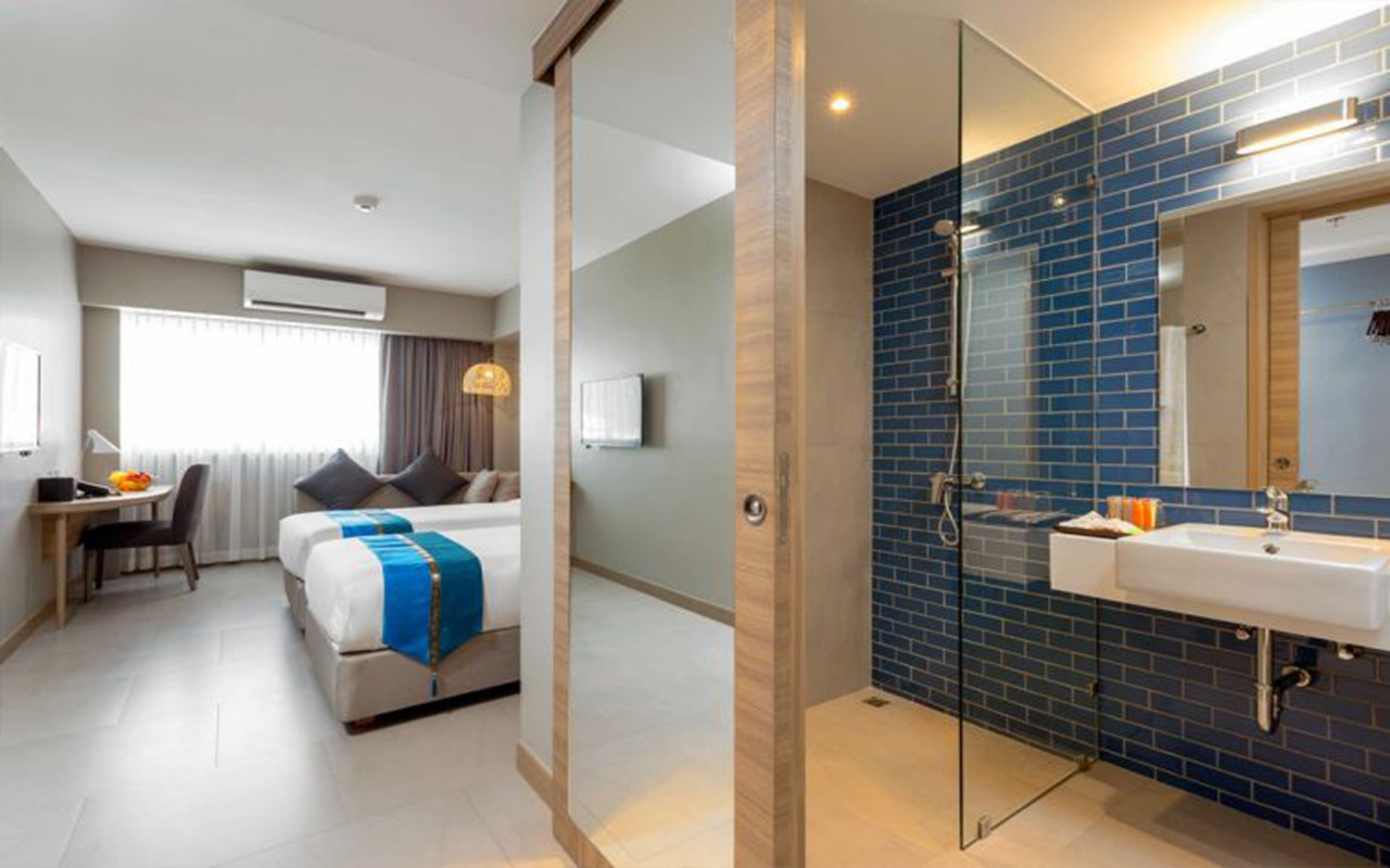 Premier Corner Mountain View Room 1