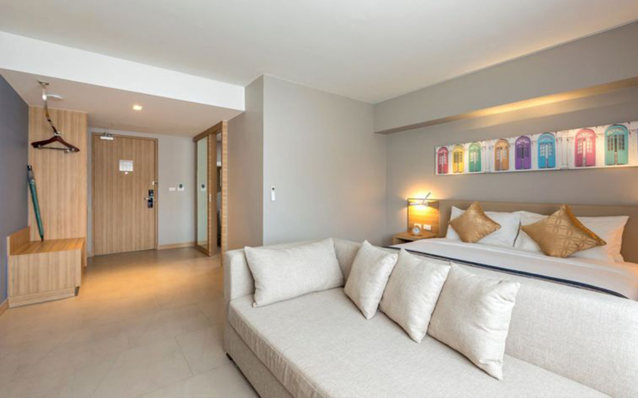 Premier Corner Mountain View Room 3