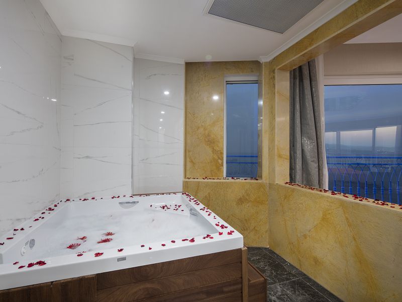 Swarowski jacuzzi