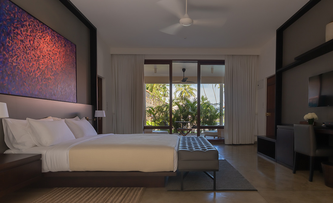 Superior-room-bed-area