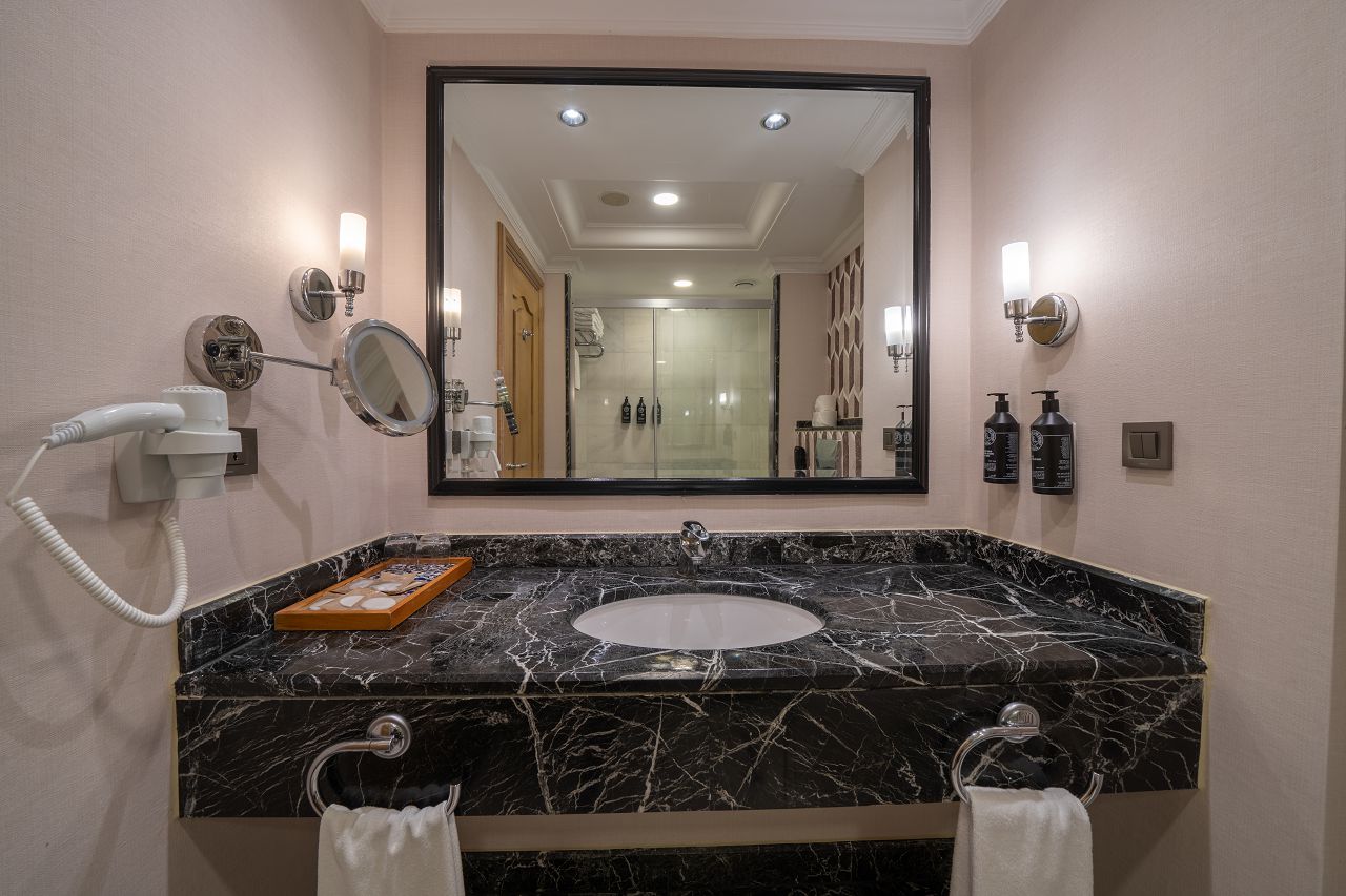 TNO_MainBuilding Family_Land_Bath_1