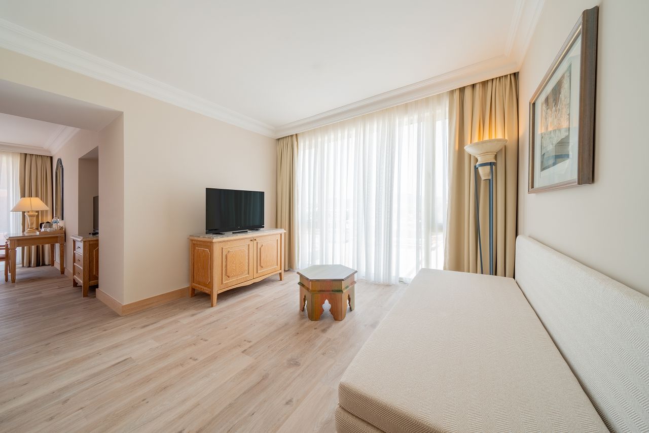 TNO_MainBuilding_Junior_Suite_Land_1