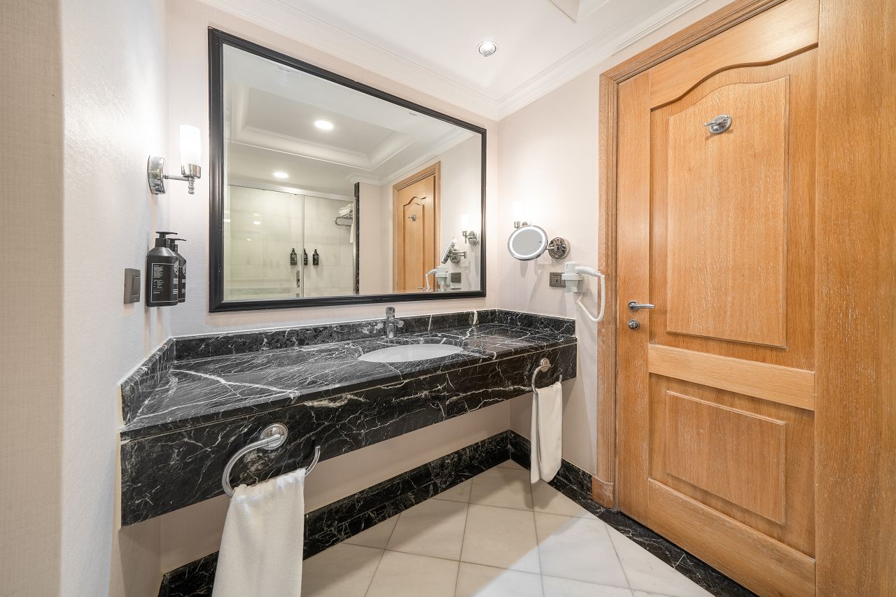 TNO_MainBuilding_SideSea_Bathroom_1