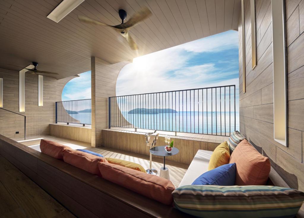 Premier Ocean View Suite (2)