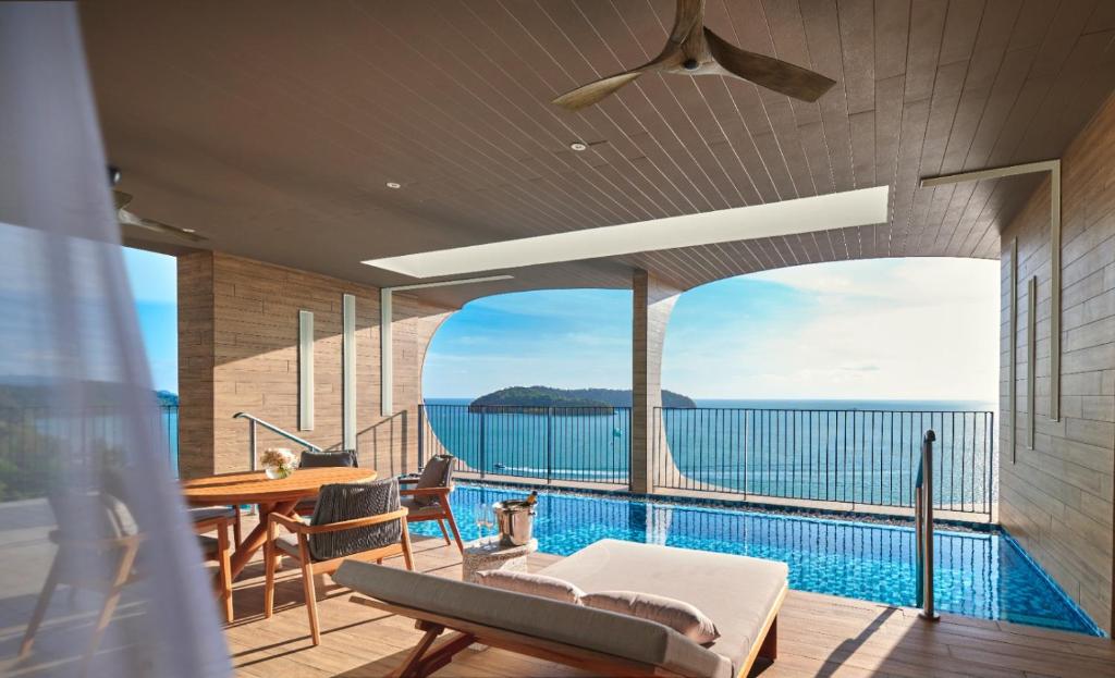 Premier Ocean View Suite with Private Pool (4)