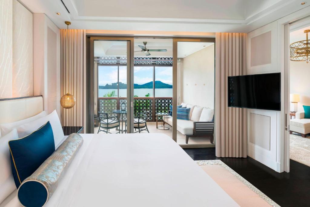 St. Regis Suite Partial sea view kingtwin (2)